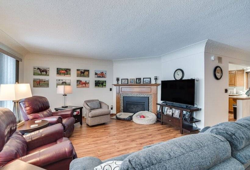 Hot Tub & Fenced Backyard: Moorhead Home!