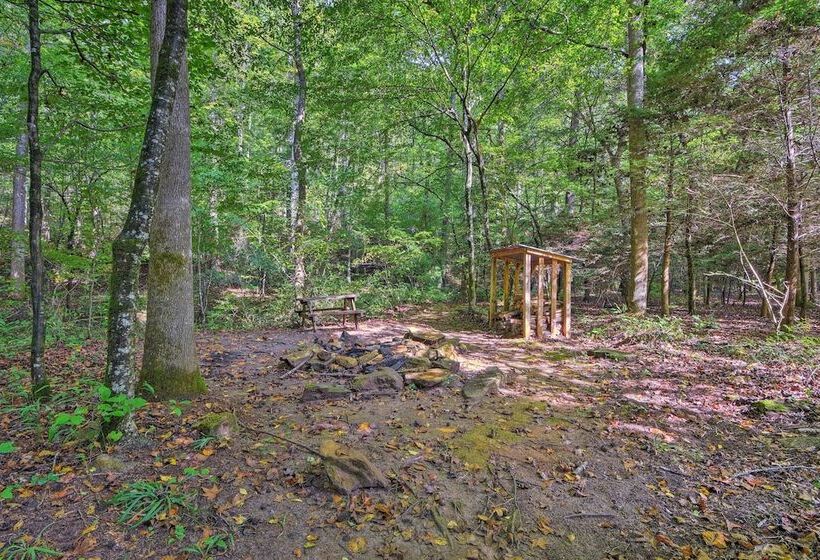 Quaint Dahlonega Cabin W/ Cavenders Creek Access!