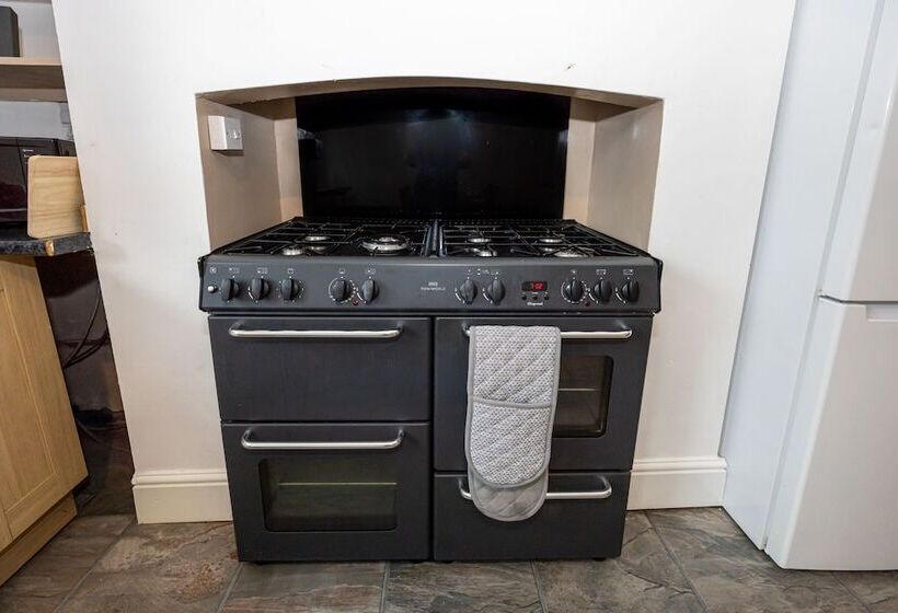 레지던스 Captivating 2 Bed House In Blackburn