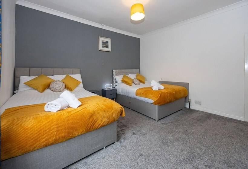 레지던스 Captivating 2 Bed House In Blackburn