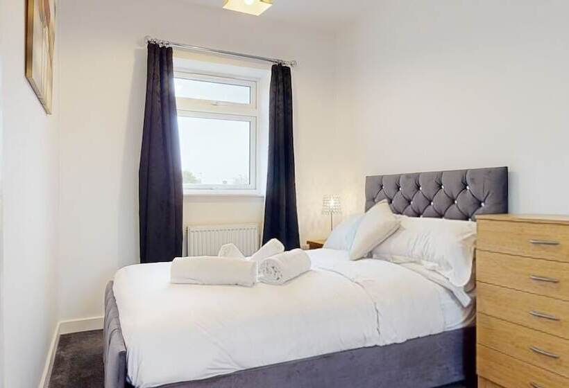 اقامتگاه Lovely House In Cambridge With 5 Double Beds