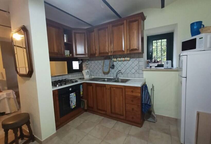 إقامة Stunning 3 Bed House In Gallinaro, Aircon And Pool