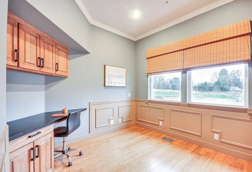 Spacious Oregon Home W/ Hot Tub, Fire Pit & Grill!