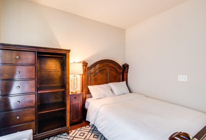 Spacious Woodbridge Home Near Leesylvania Park!