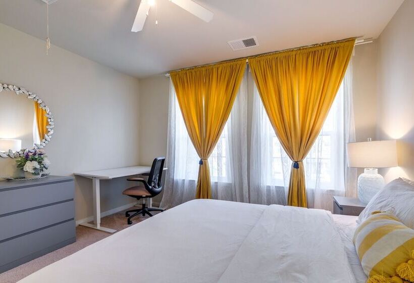 Spacious Woodbridge Home Near Leesylvania Park!