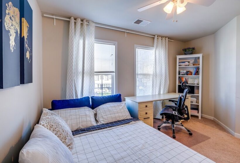 Spacious Woodbridge Home Near Leesylvania Park!