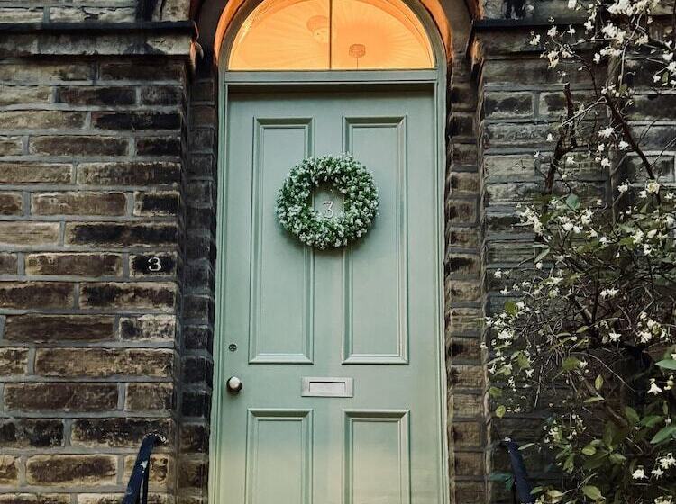 Captivating 3 Bed Cottage In Saltaire