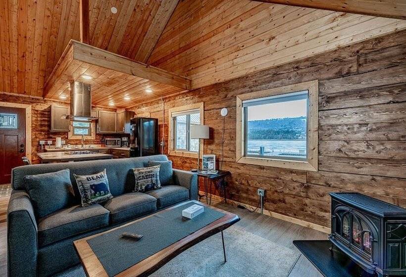 Lakeshore Lodging