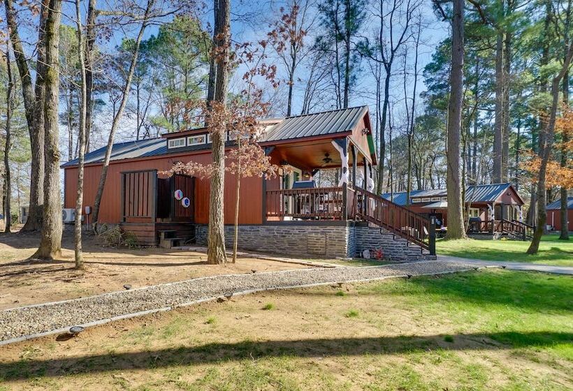 Pet Friendly Broken Bow Cabin: Hot Tub & Fireplace