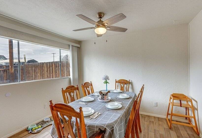 Farmington Family House: 4 Mi To Lake!