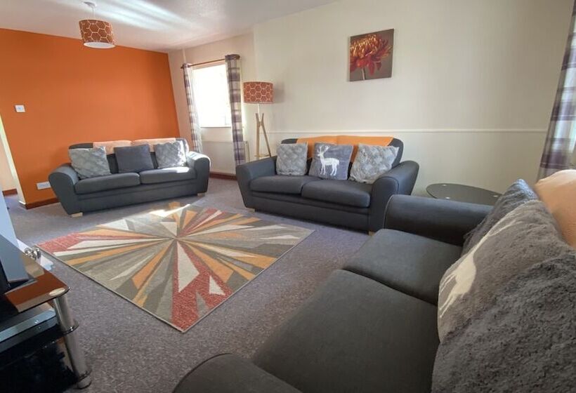 Резиденция Brecon Beacons Luxury 7 Bed House With Hottub