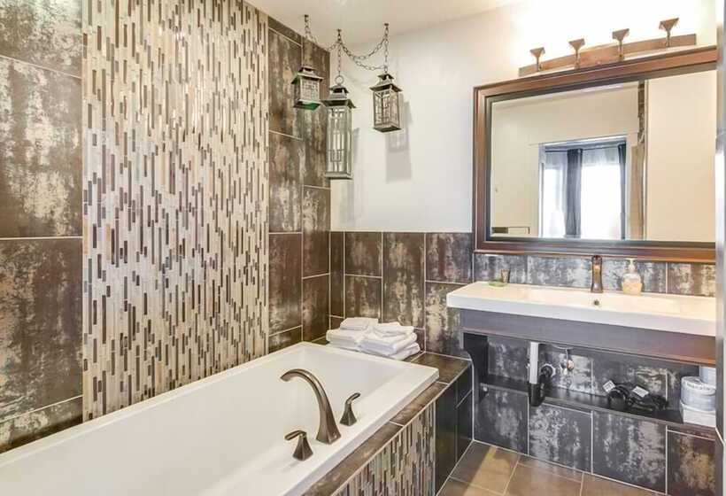 בית מלון כפרי Aspenwood Manor