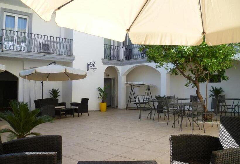 فندق Albergo Residenziale La Corte