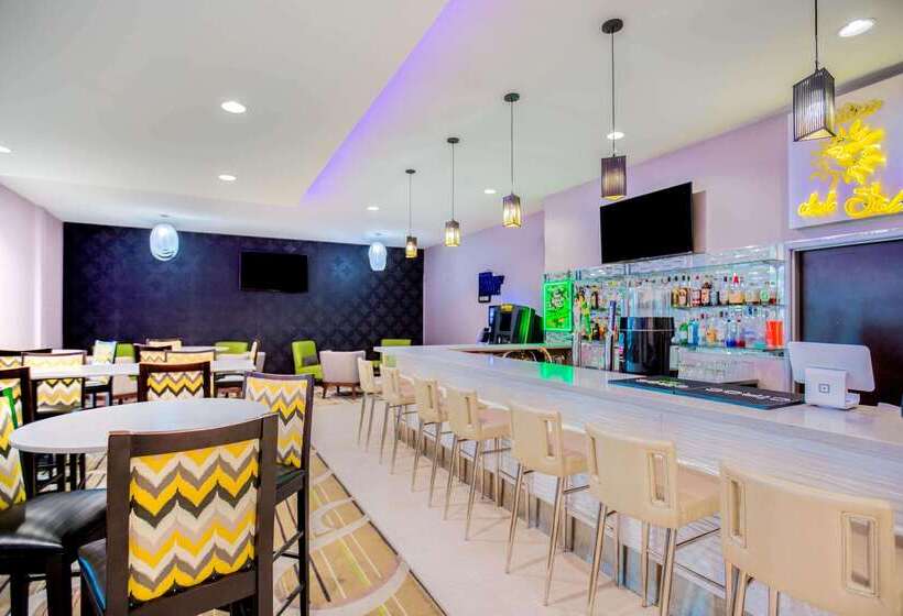 هتل La Quinta By Wyndham Mcallen Convention Center