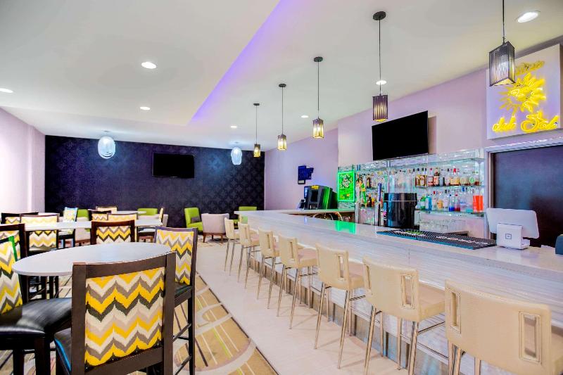 هتل La Quinta By Wyndham Mcallen Convention Center