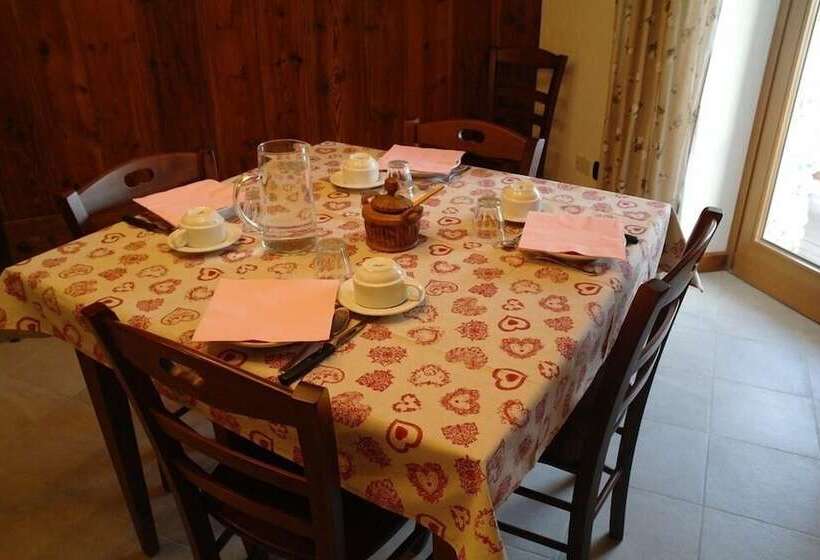 בית מלון כפרי Le Vieux Noyer   Appartamenti Al Verde Villaggio Di Rumiod