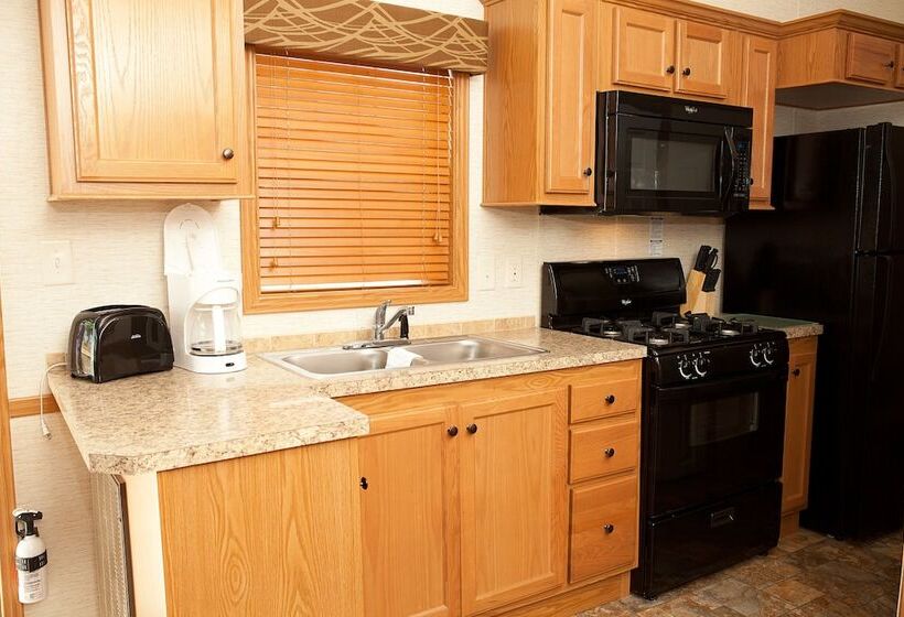 Отель Sun Retreats New Point