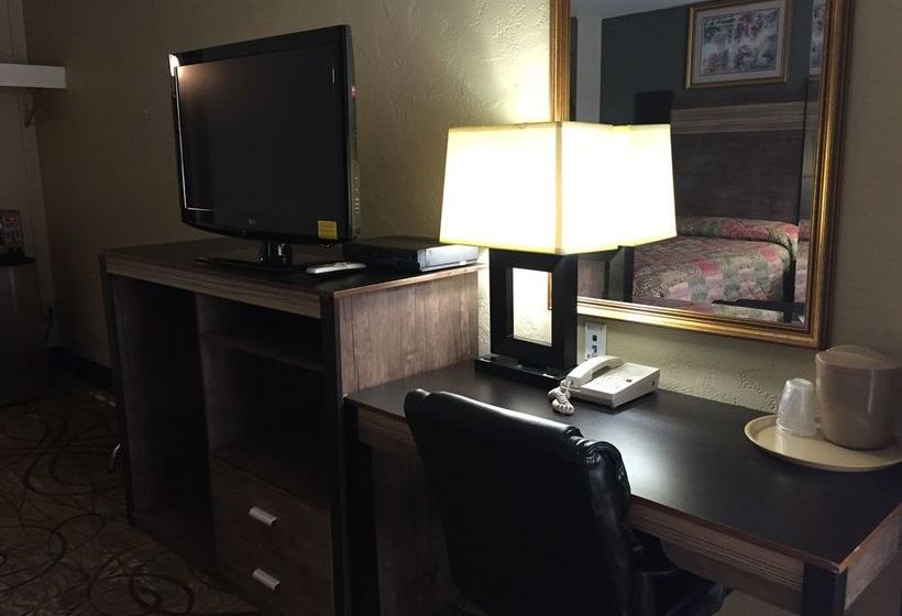 Track & Turf Motel