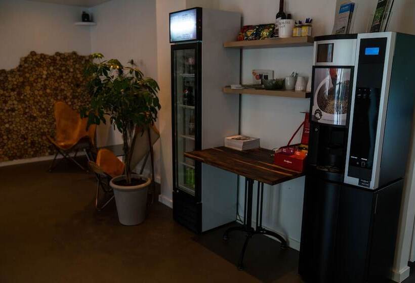 هتل By The Bridge Bed & Breakfast
