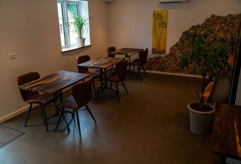 هتل By The Bridge Bed & Breakfast