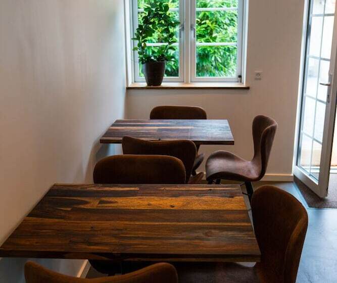 هتل By The Bridge Bed & Breakfast