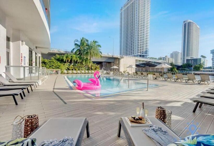 فندق صغير Resort Amenities   Amazing Pool And Gym