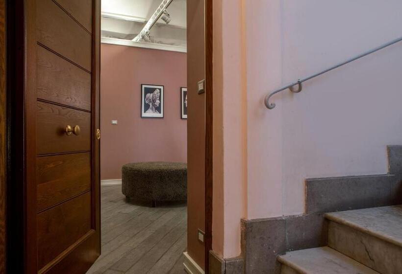 مسافرخانه My Trevi Charming & Luxury Rooms