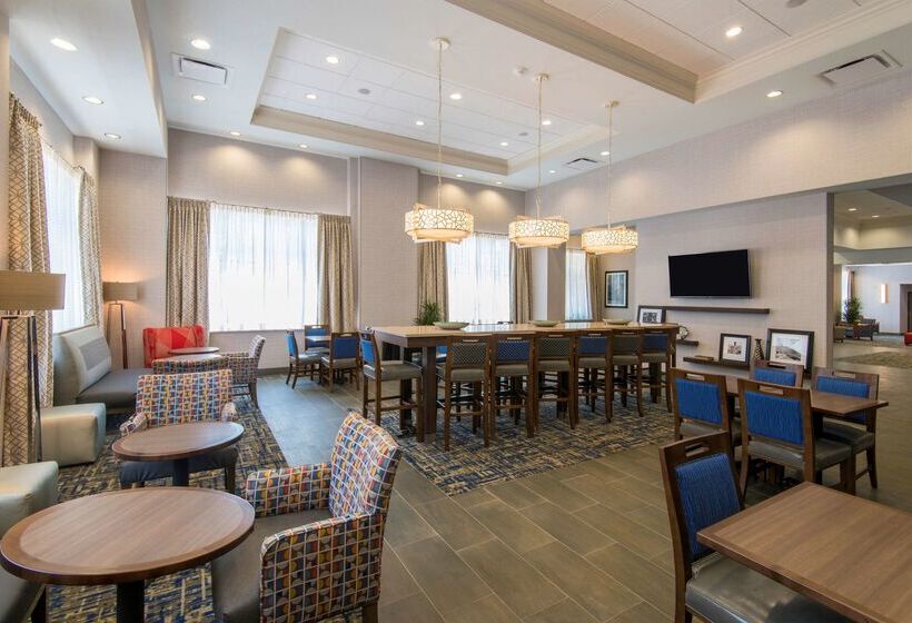 בית מלון כפרי Hampton Inn & Suites Tulsa Downtown