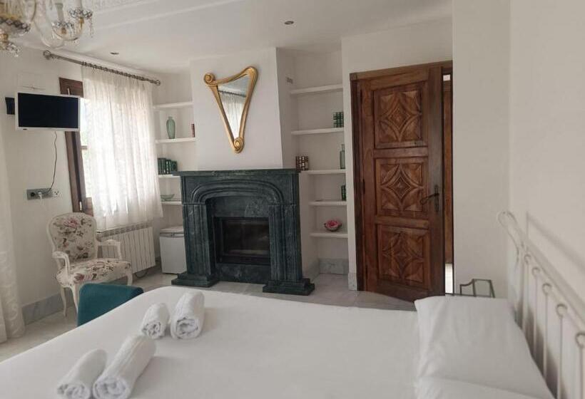 تختخواب و صبحانه Suite Comares