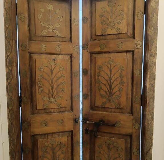 تختخواب و صبحانه Suite Comares