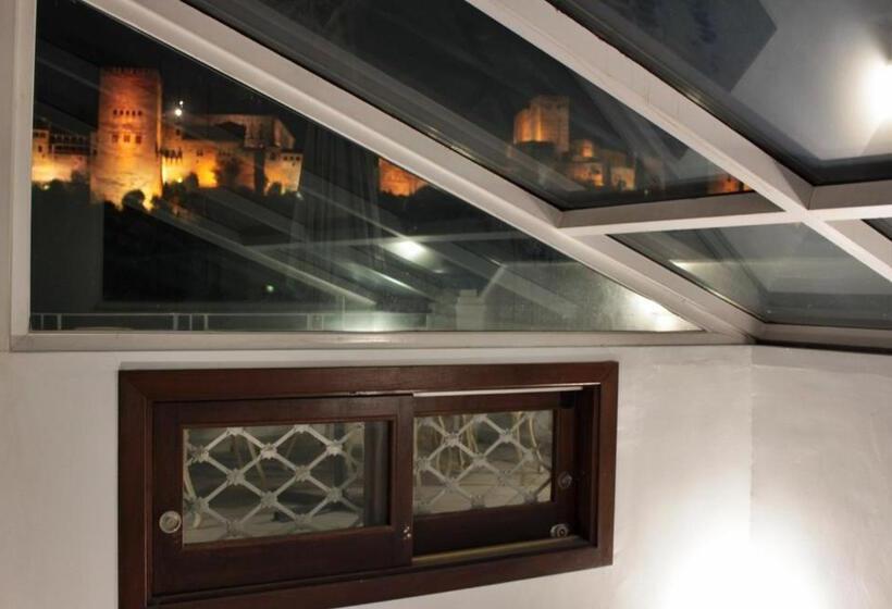 تختخواب و صبحانه Suite Comares