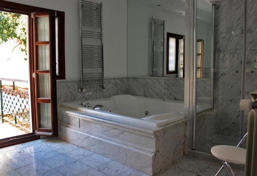 تختخواب و صبحانه Suite Comares