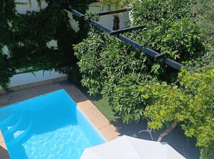 تختخواب و صبحانه Suite Comares