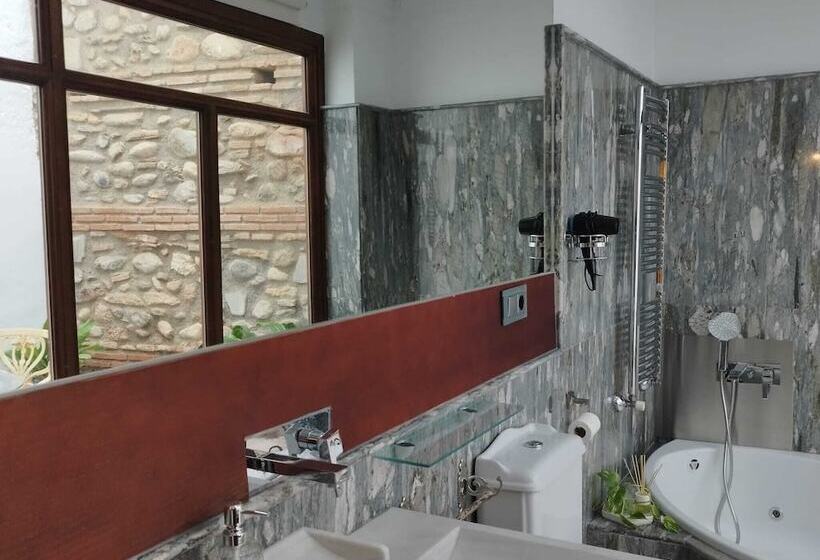 تختخواب و صبحانه Suite Comares