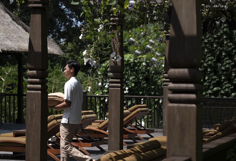 هتل Adiwana Resort Jembawan