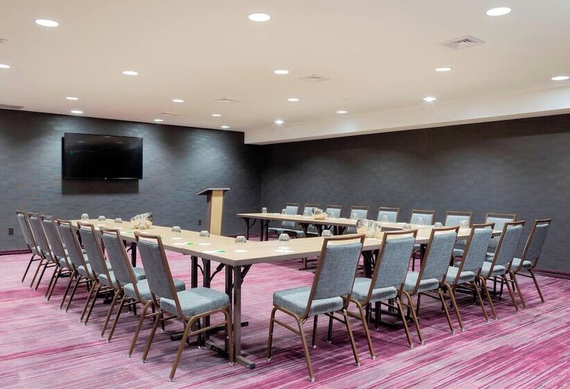هتل Courtyard By Marriott New York Queens/fresh Meadows