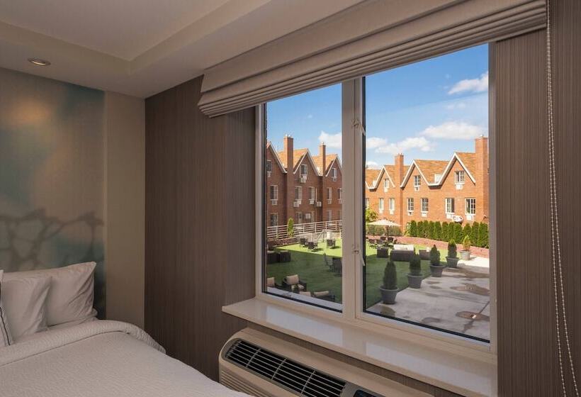 هتل Courtyard By Marriott New York Queens/fresh Meadows