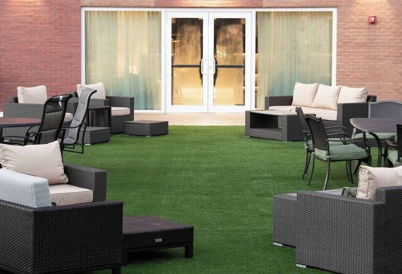 هتل Courtyard By Marriott New York Queens/fresh Meadows