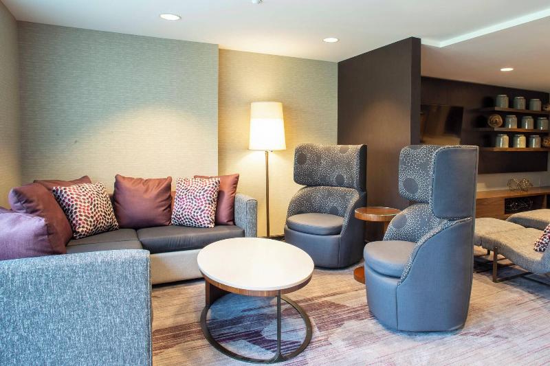 هتل Courtyard By Marriott New York Queens/fresh Meadows