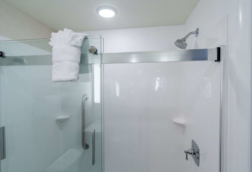 هتل Hilton Garden Inn Salina