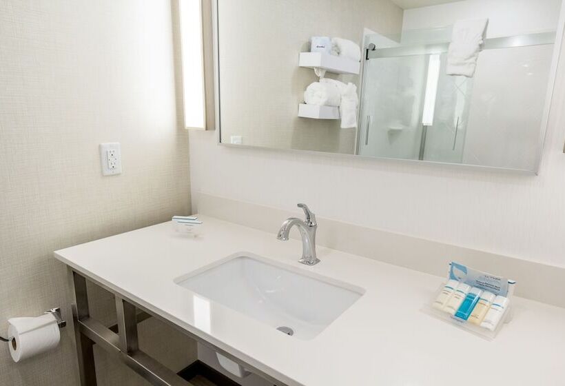 هتل Hilton Garden Inn Salina