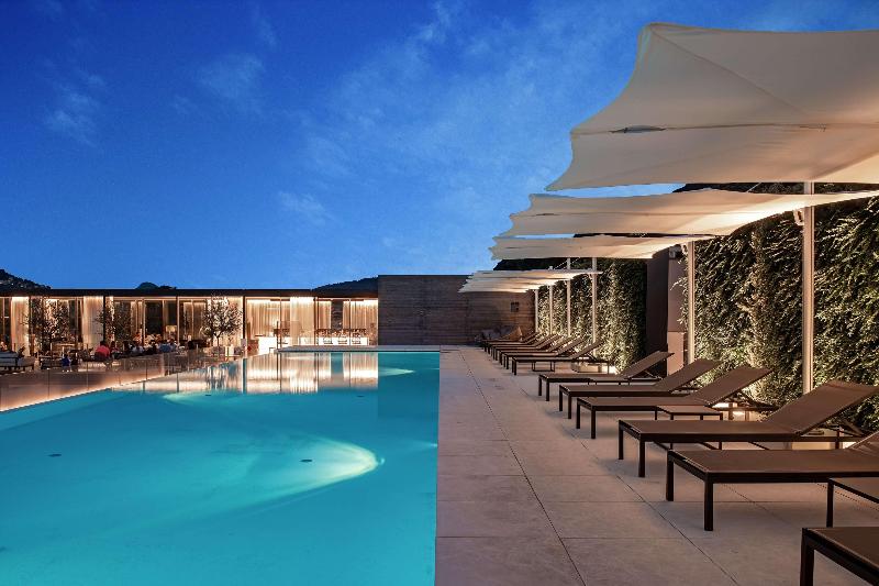 هتل Hilton Lake Como