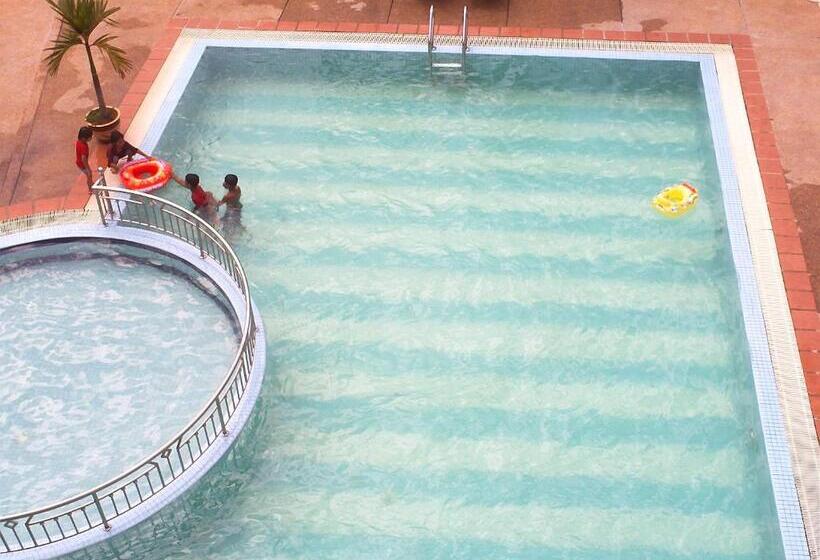 هتل Pangkor Bay View Beach Resort