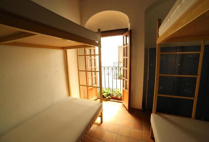 Wake Up In Tarifa Hostel & Restaurant Lounge