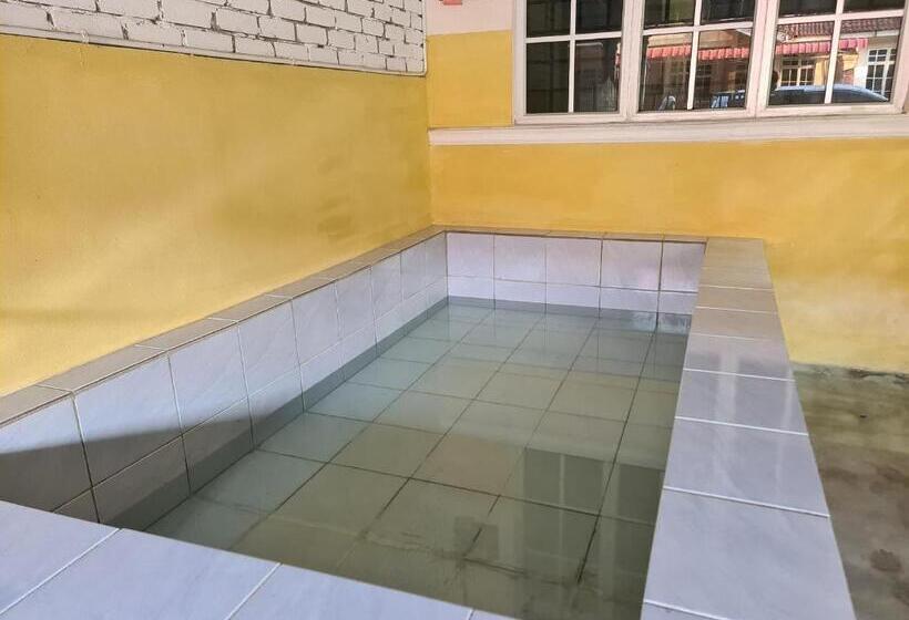 بنسيون Aqiza Home Kuala Krai
