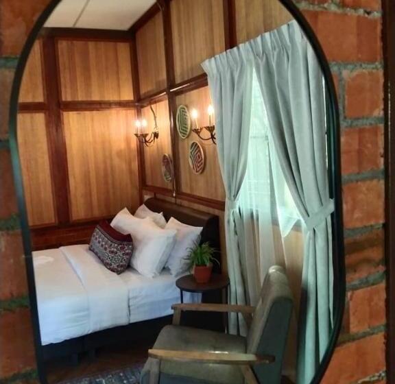 استراحتگاه Api Api Eco Chalet