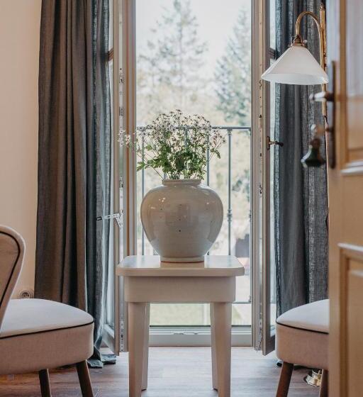 Ráj Na Zemi Venkovský Hotel A Kavárna