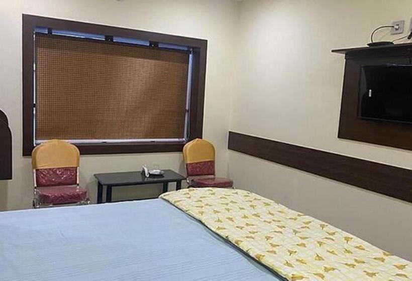 Fabhotel Gvr Grand