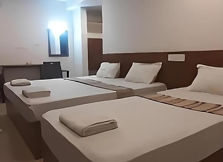 فندق Plaza Tourist Home