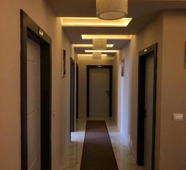 فندق Universi